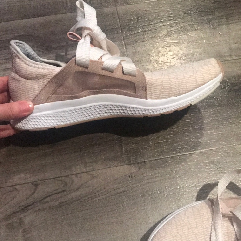 Adidas 8.5 shoes great condición